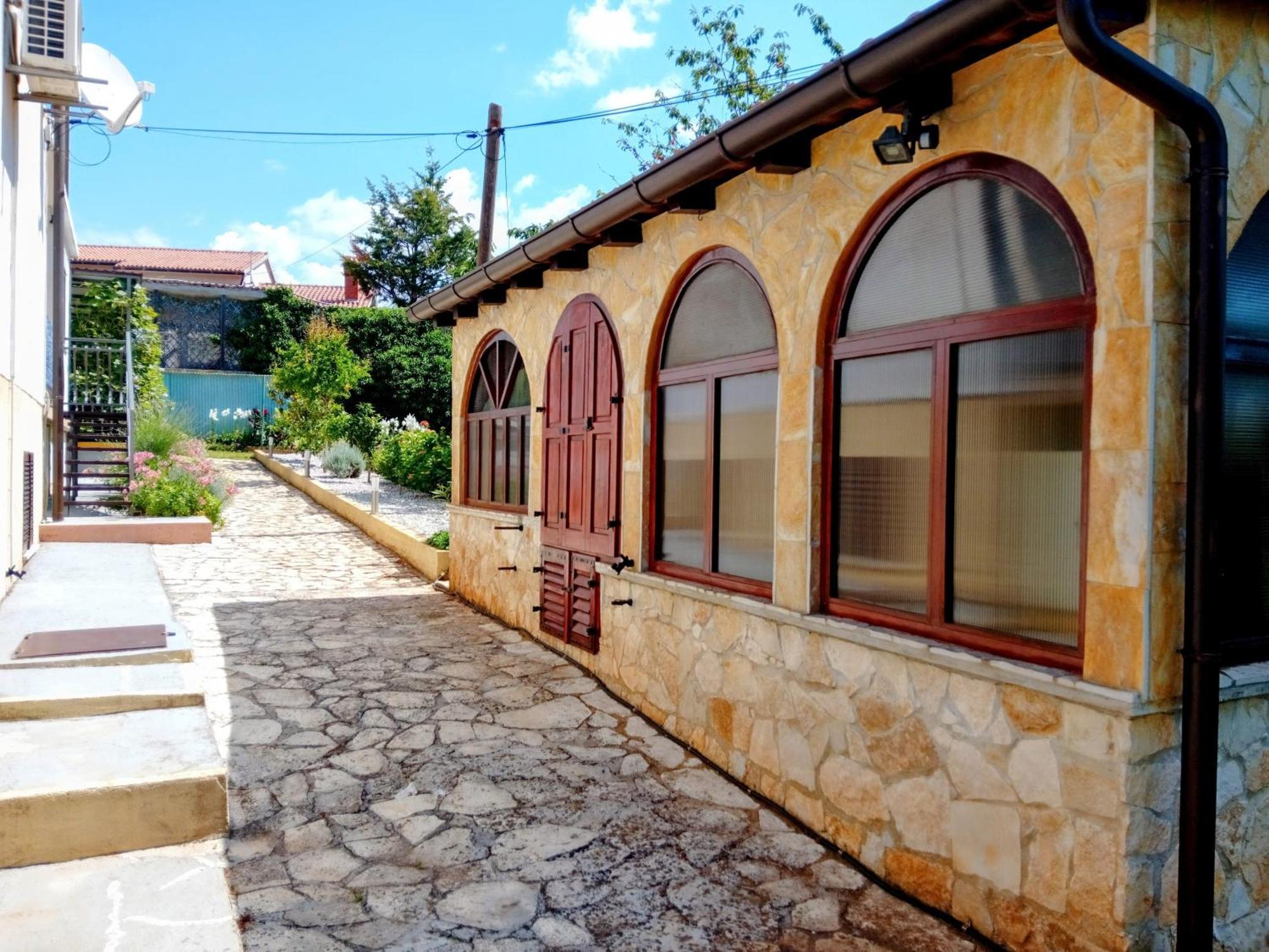 Apartments And Room Markovic Rovinjsko Selo Luaran gambar
